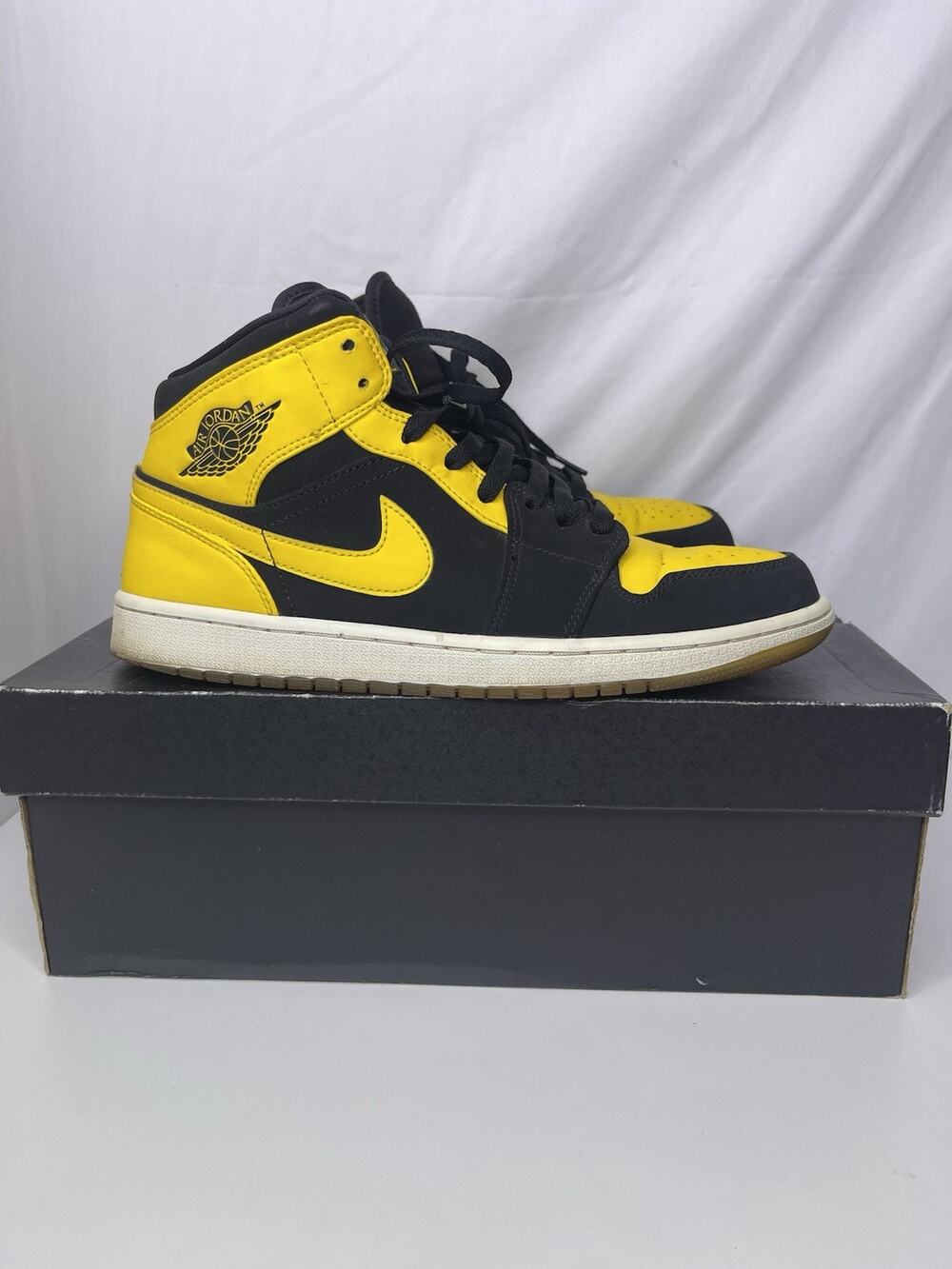 Nike Air Jordan 1 Mid New Love 2017 554724-035 Size 10 Pre-owned